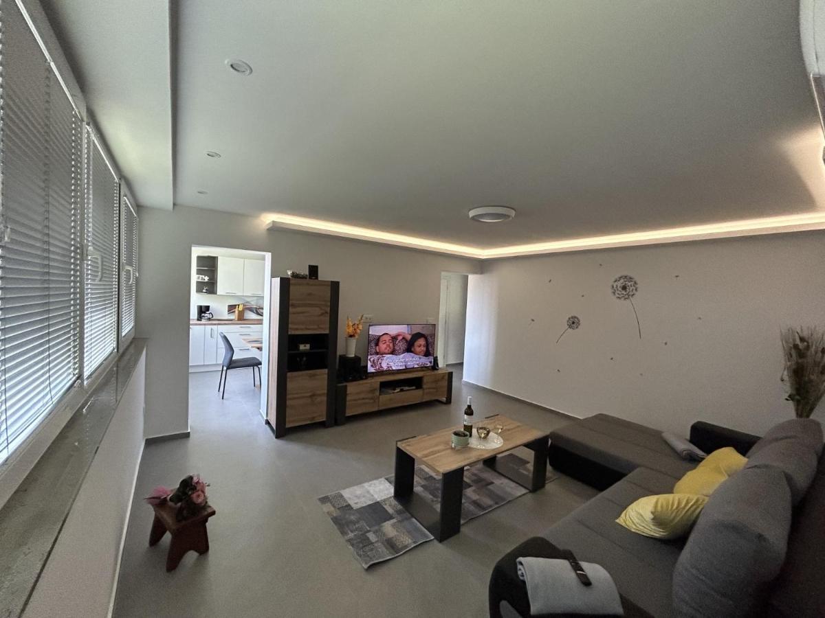 לובראן Apartment Toni מראה חיצוני תמונה